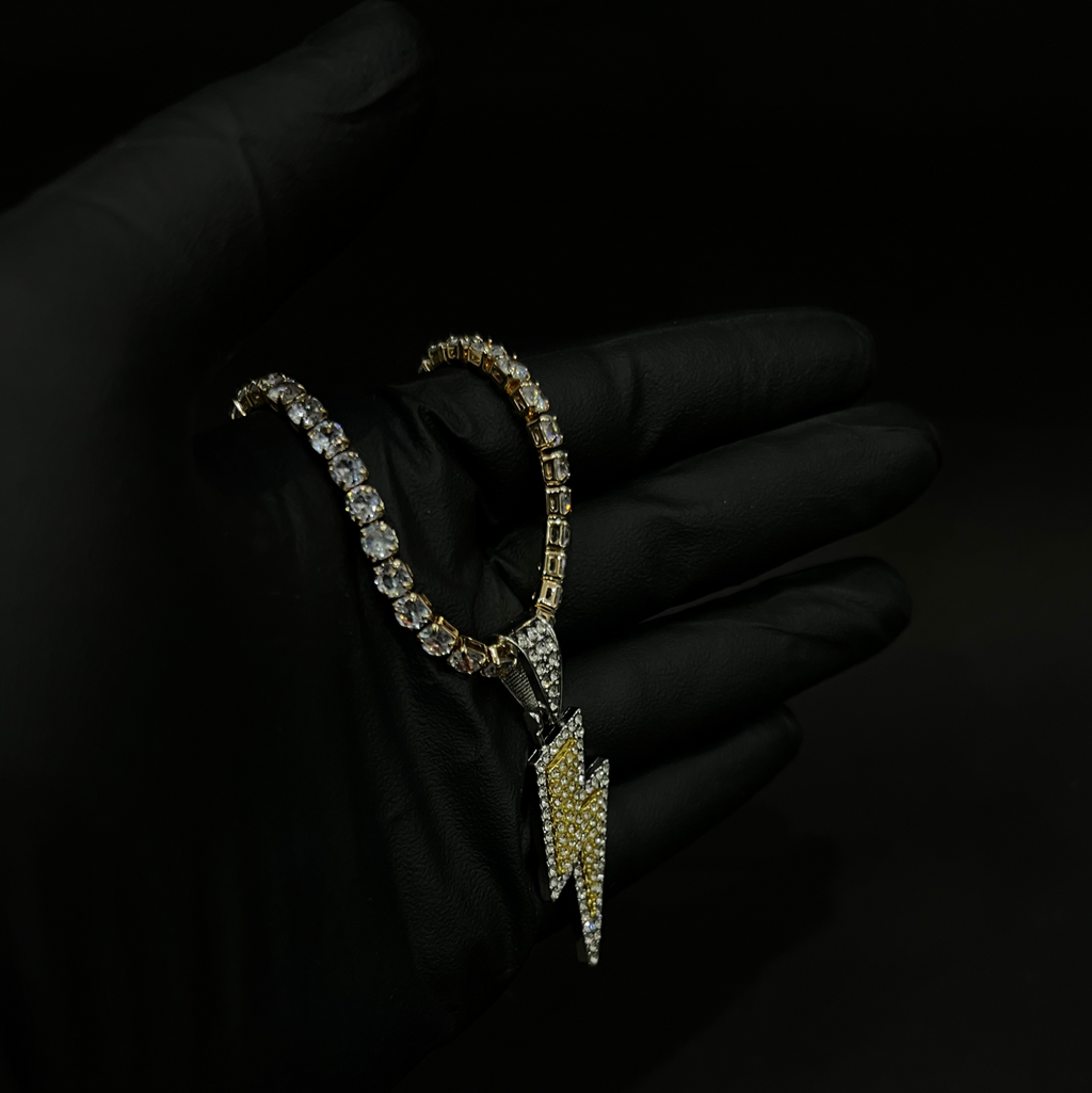 Eclipse pendant with chain