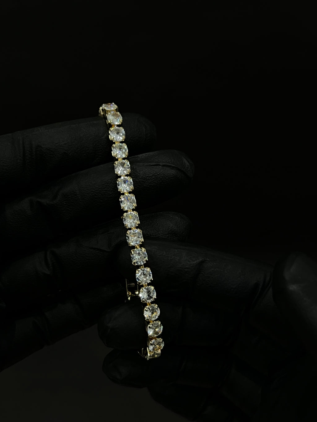 Mayblik Sapphire Stone Bracelet