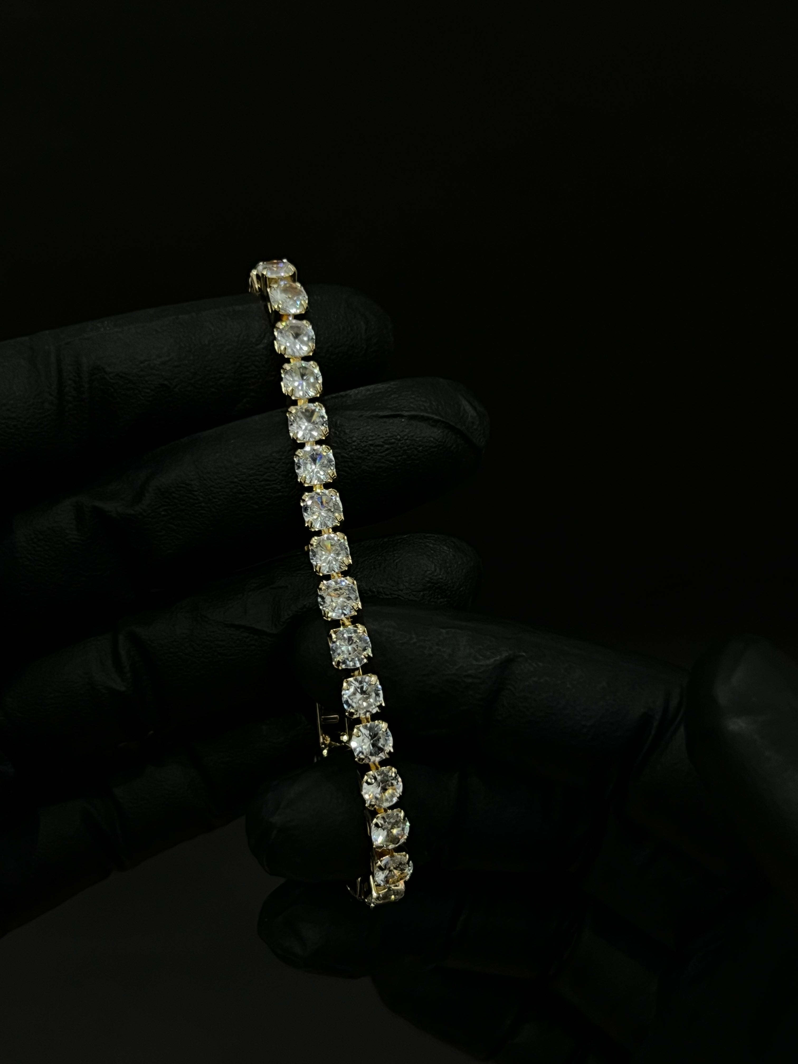 Mayblik Sapphire Stone Bracelet