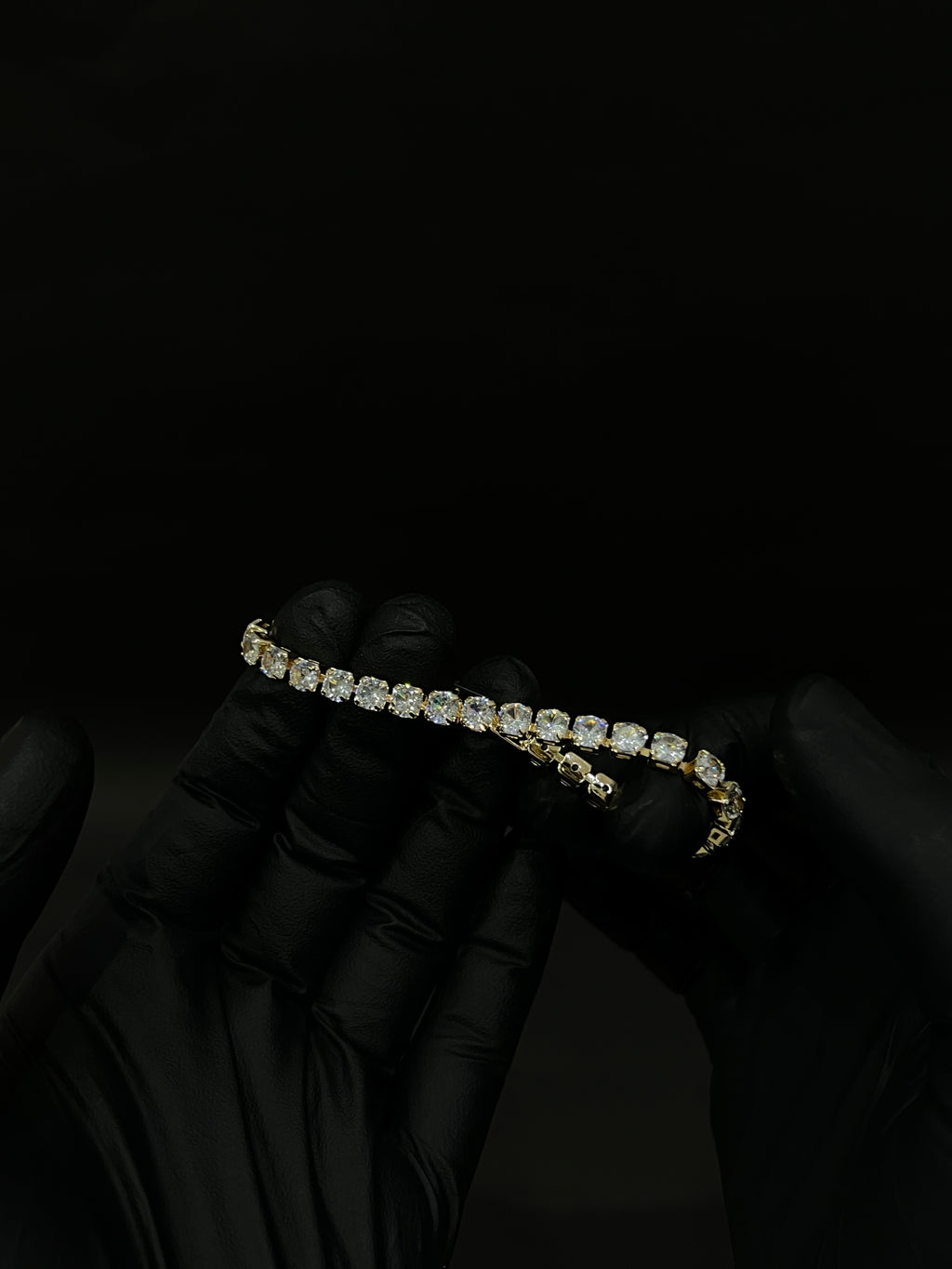 Mayblik Sapphire Stone Bracelet