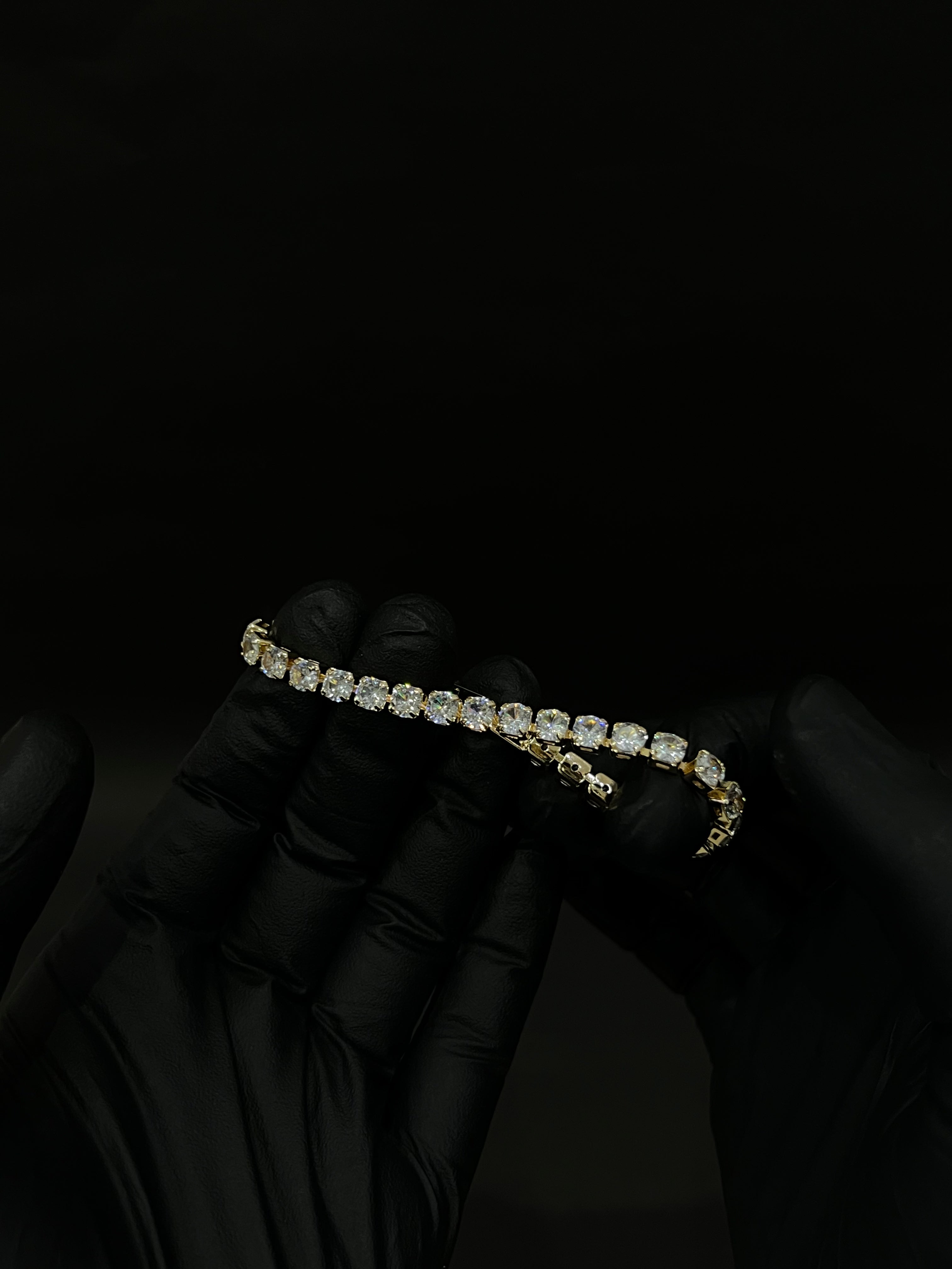 Mayblik Sapphire Stone Bracelet